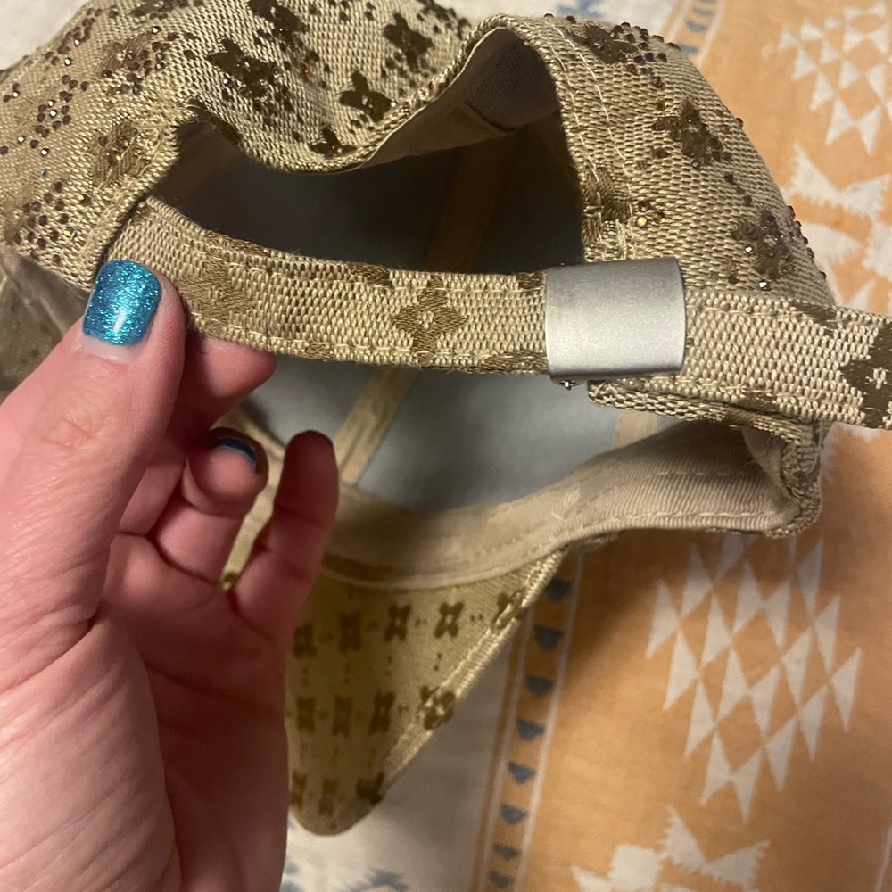 Stylish Gold Patterned Women's Hat - Picture 2 of 2